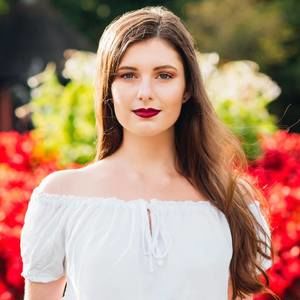 Meet your Posher, Caitlin